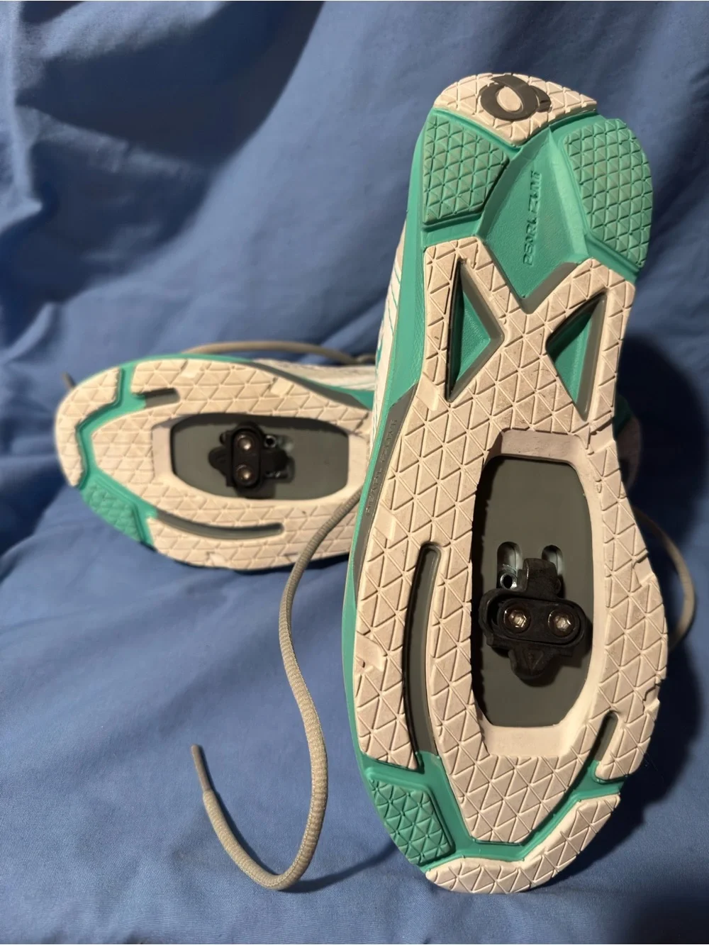 Pearl Izumi Women's Light Gray and Mint Cycling/Spinning Shoes